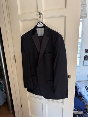 Calvin Klein Black Tuxedo Suit | 100% Wool | Size 34R | Peak Lapel